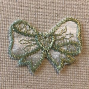 10/$10 - Vintage Bow Appliqué